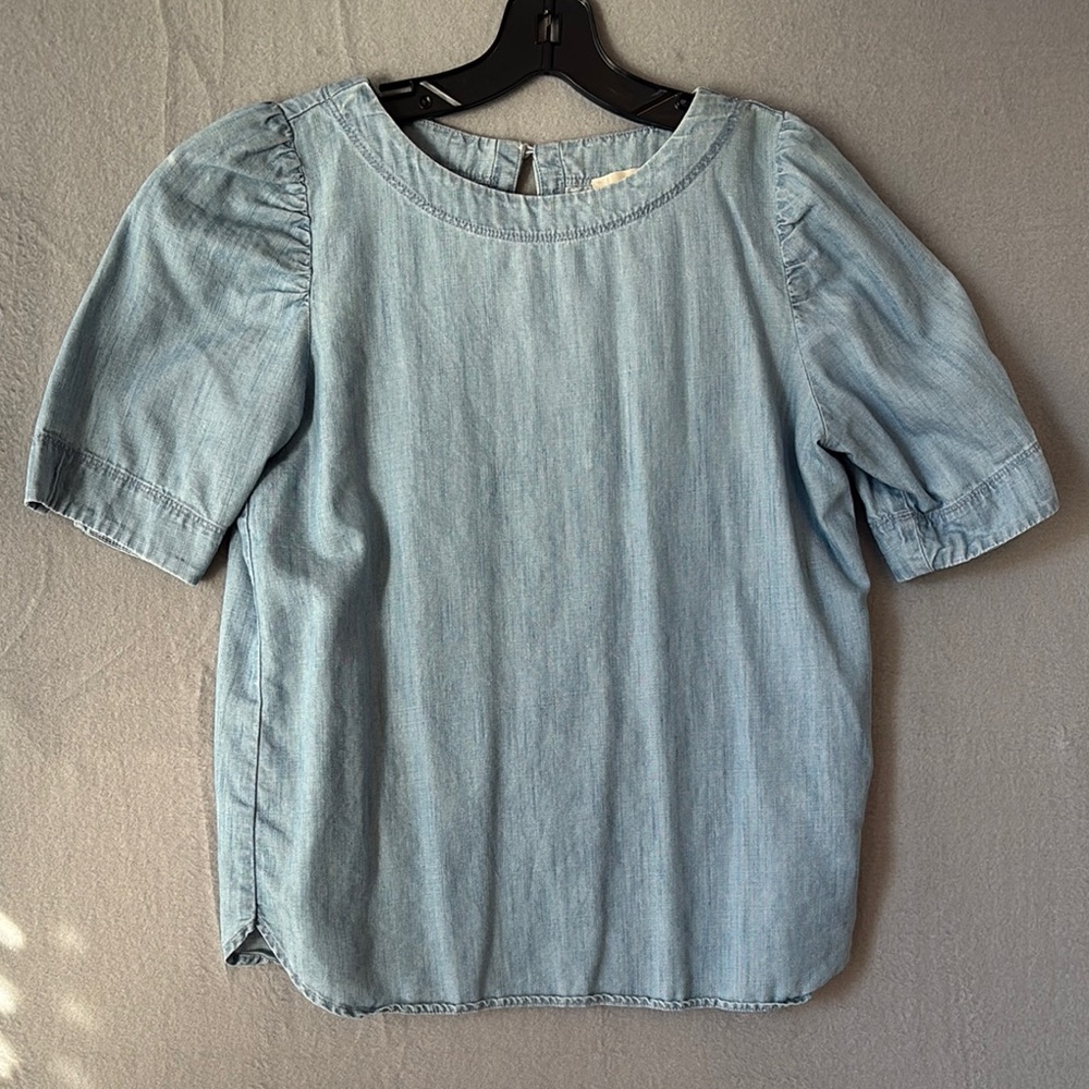 Loft‎ Light Blue Chambray Women's Top in Size Small Petite